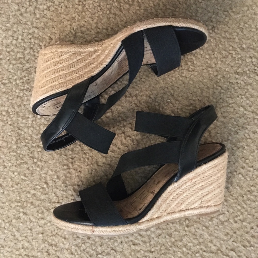 Black strappy wedges